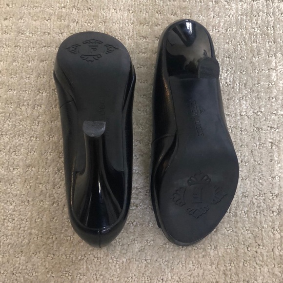 Fergalicious peep toe heels size 6.5 - Picture 2 of 4